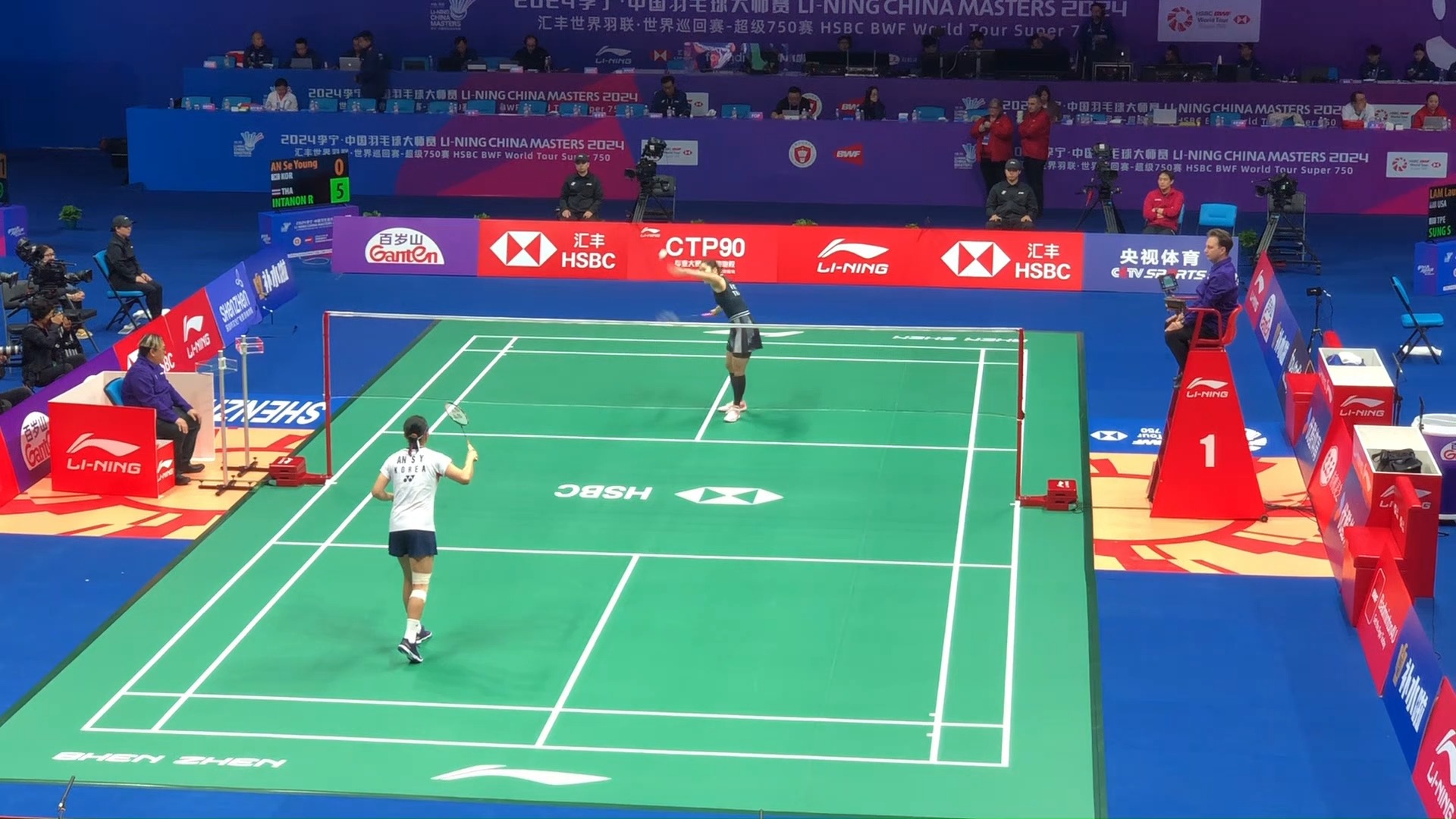 洲足坛备受 洲足坛备受